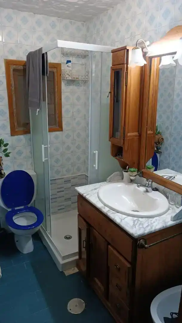 Bathroom of Ground floor for rent in Zújar  with Storage room