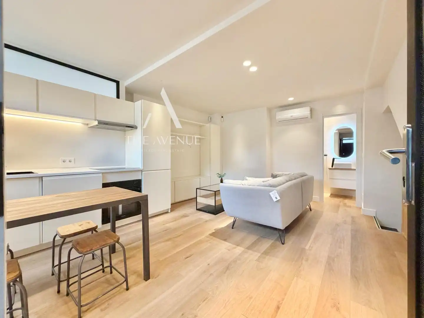 Exterior view of Flat for sale in Madrid  with Air Conditioner, Storage room and Furnished