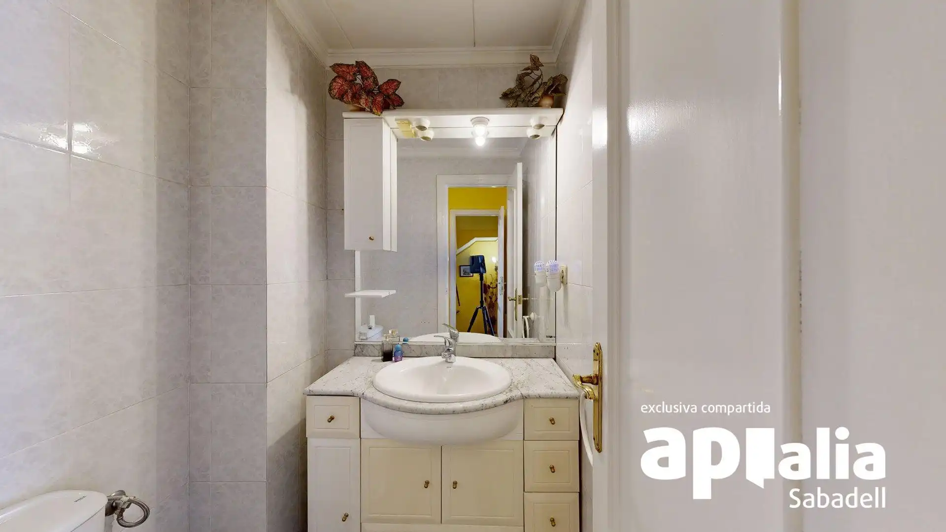 Baño de Casa adosada en venta en Barberà del Vallès con Calefacción, Terraza y Balcón