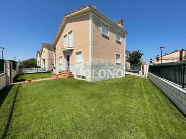 Villa con balcone in vendita a Calle Donantes de Sangre 29