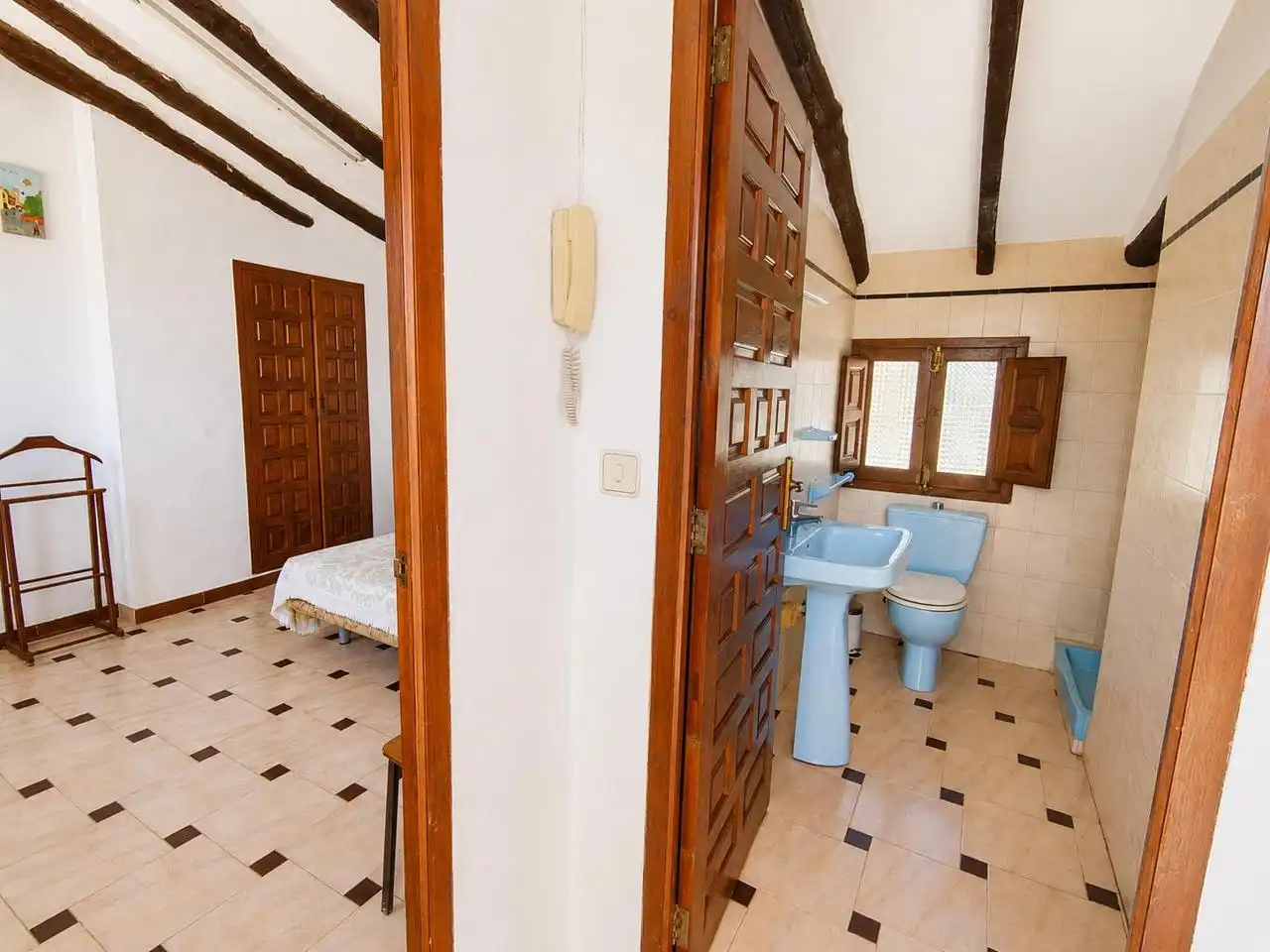 Bany de Casa o xalet en venda en Oliva amb Jardí privat, Terrassa i Traster