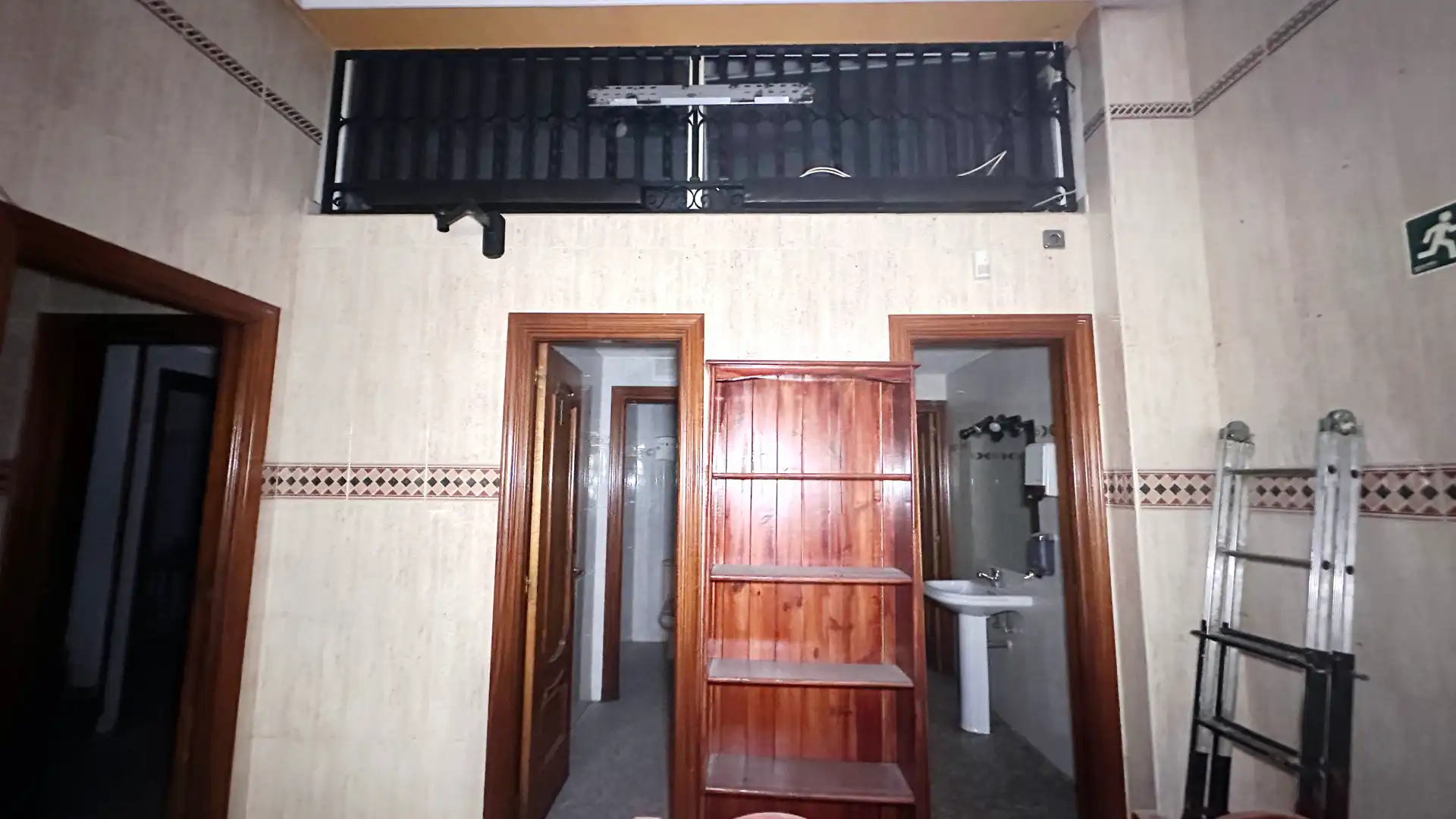 Dormitori de Local en venda en Madrid amb Aire condicionat, Calefacció i Moblat