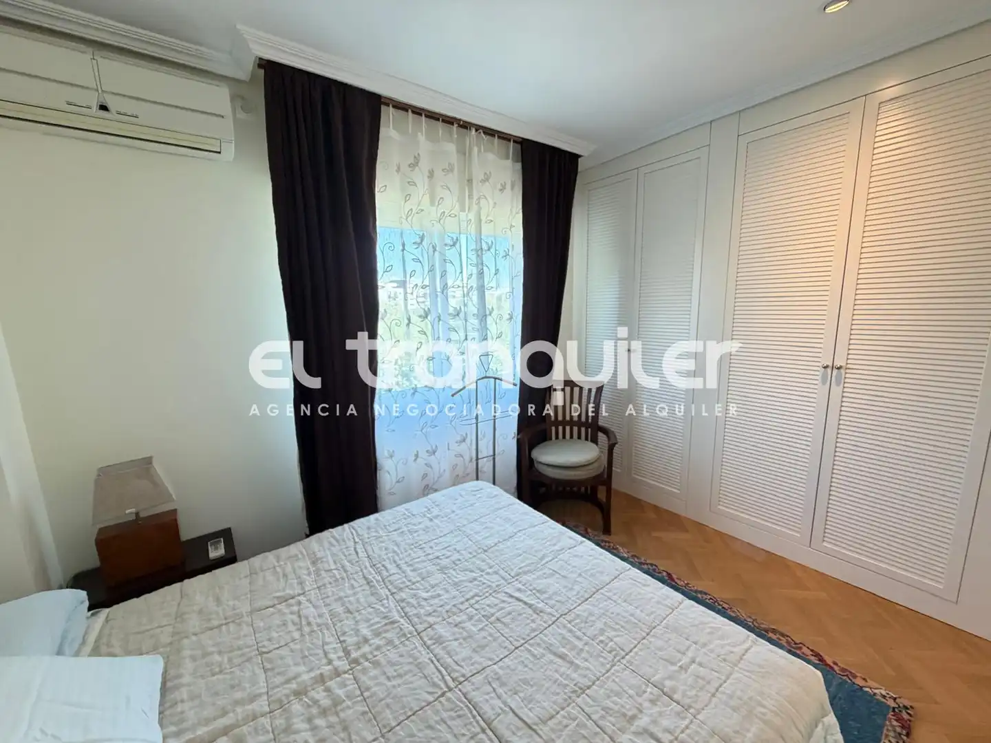 Bedroom of Flat for rent in San Sebastián de los Reyes  with Air Conditioner, Parquet flooring and Furnished