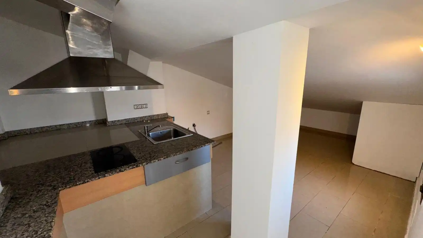 Cuina de Dúplex en venda en Calella amb Aire condicionat, Terrassa i Balcó