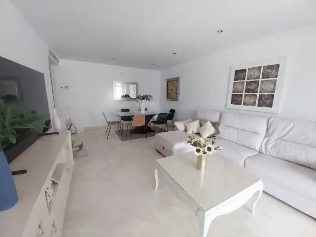 Sala d'estar de Pis de lloguer en Manilva amb Aire condicionat, Calefacció i Jardí privat