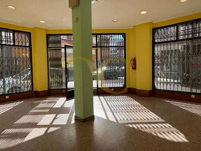 Local comercial en Alquiler en Calle Trueba en Perchera