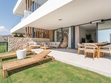 Bajo con piscina en venta en Elviria - Cabopino
