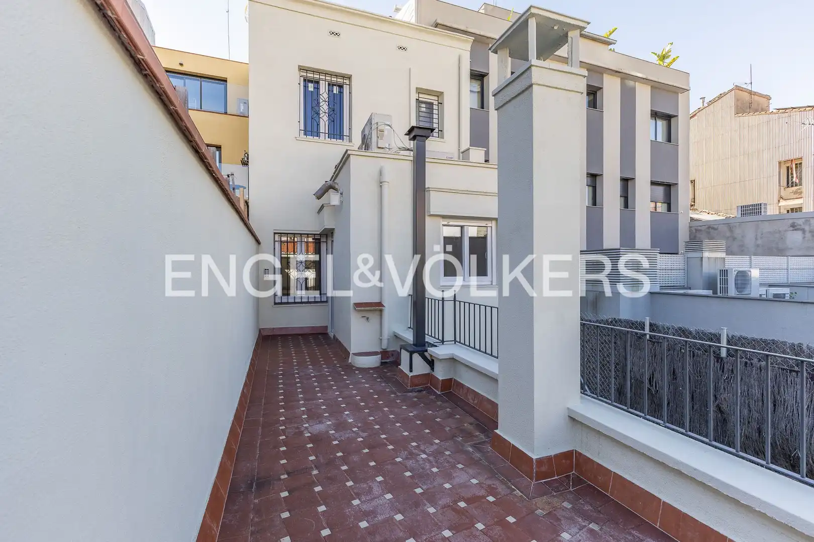 Terrassa de Casa adosada en venda en Terrassa amb Aire condicionat, Calefacció i Jardí privat