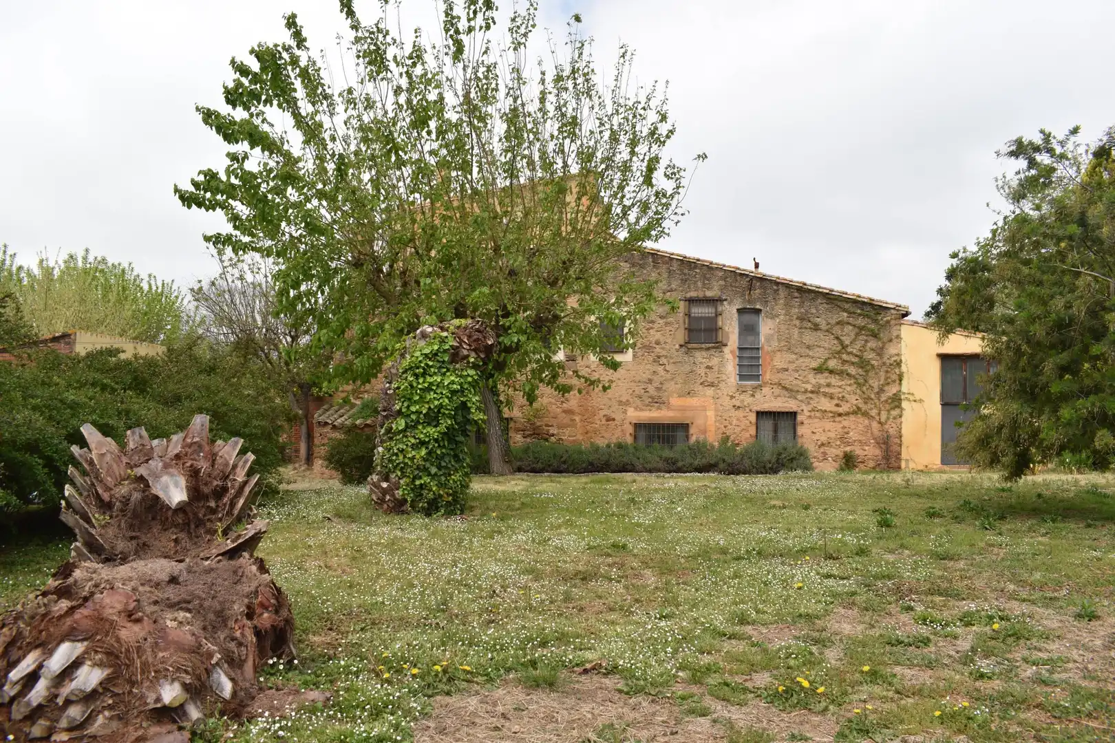 Vista exterior de Finca rústica en venta en Forallac con Calefacción, Jardín privado y Terraza