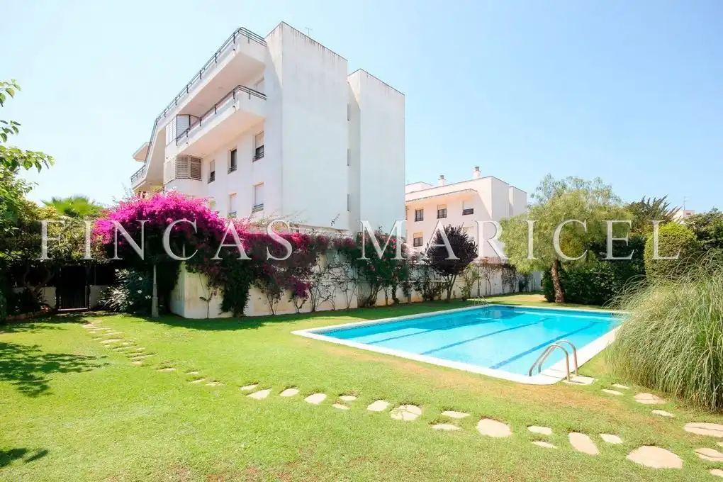 Piscina de Ático de alquiler en Sitges con Aire acondicionado, Calefacción y Terraza