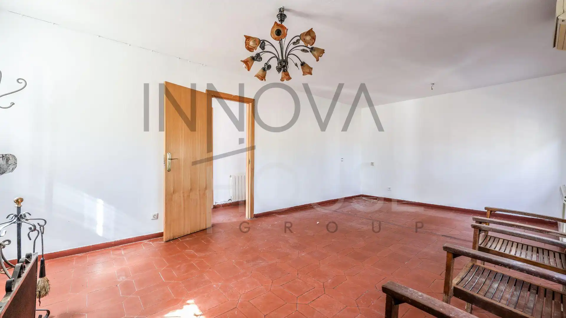 Sala d'estar de Casa o xalet en venda en Talamanca de Jarama amb Jardí privat, Terrassa i Piscina