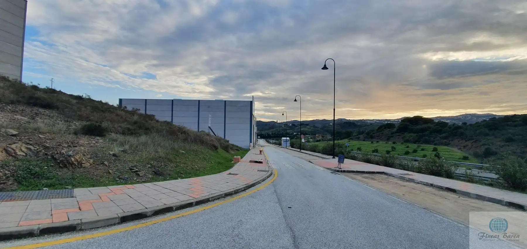 Außenansicht von Fabrikhallen zur Miete in Mijas