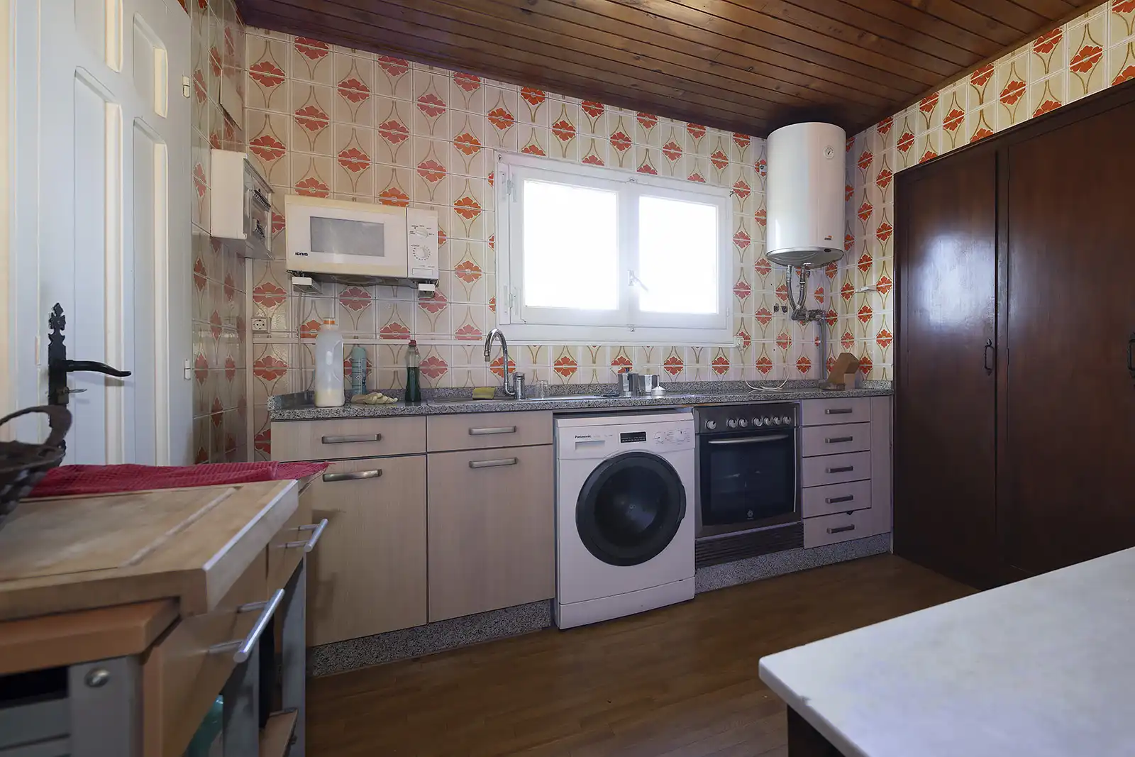 Cocina de Casa o chalet en venta en Oleiros con Calefacción, Jardín privado y Piscina