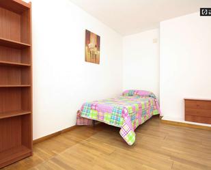 Flat to share in  Granada Capital