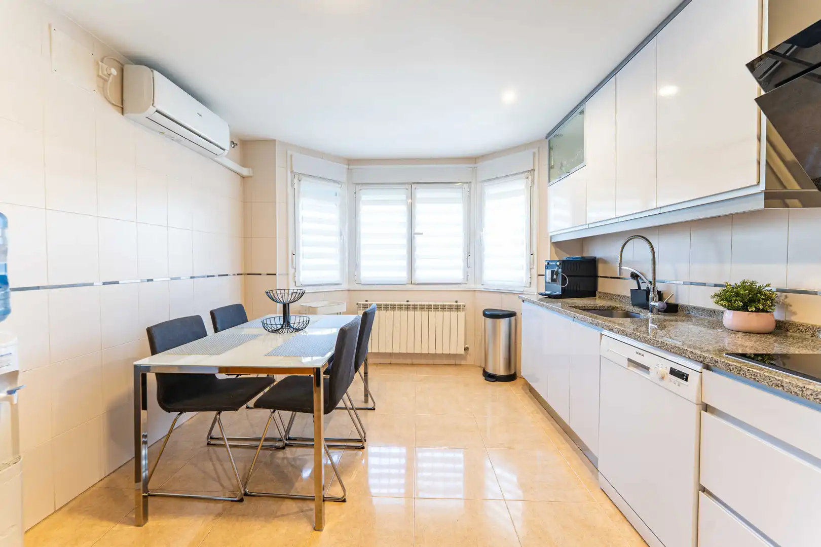 Cocina de Casa o chalet en venta en Serranillos del Valle con Aire acondicionado, Calefacción y Jardín privado