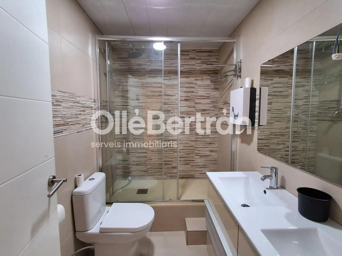 Badezimmer von Büro zur Miete in Barcelona mit Klimaanlage