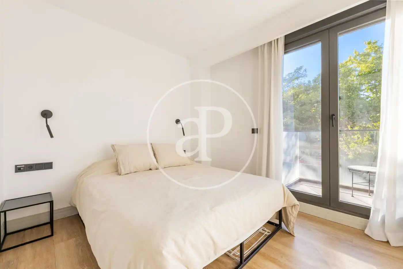 Schlafzimmer von Wohnung zur Miete in Madrid mit Klimaanlage, Heizung und Privatgarten
