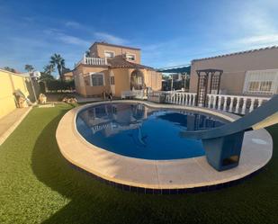 Piscina de Casa o xalet en venda en Torrevieja amb Aire condicionat, Jardí privat i Piscina