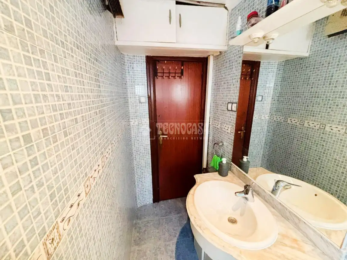 Bathroom of Flat for sale in Zaragoza  with Furnished and Balcony