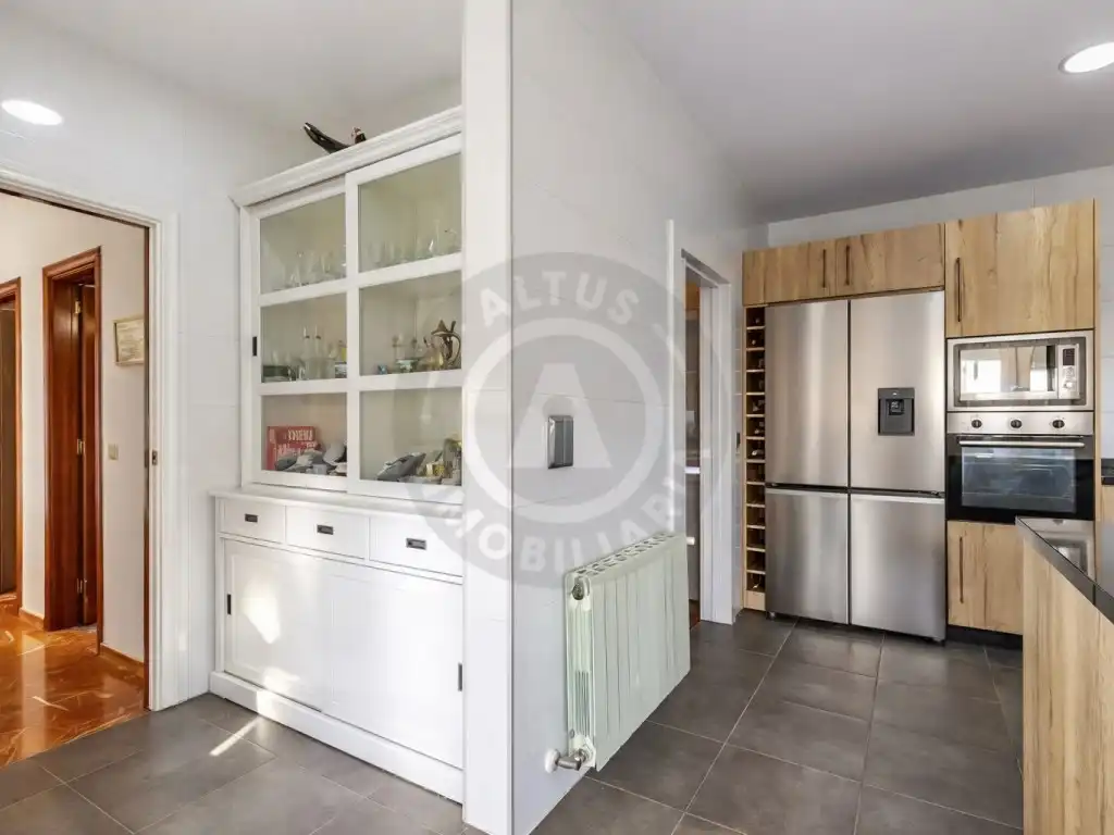 Kitchen of Houses for sale in Cáceres  with Swimming Pool, Oven and Washing machine