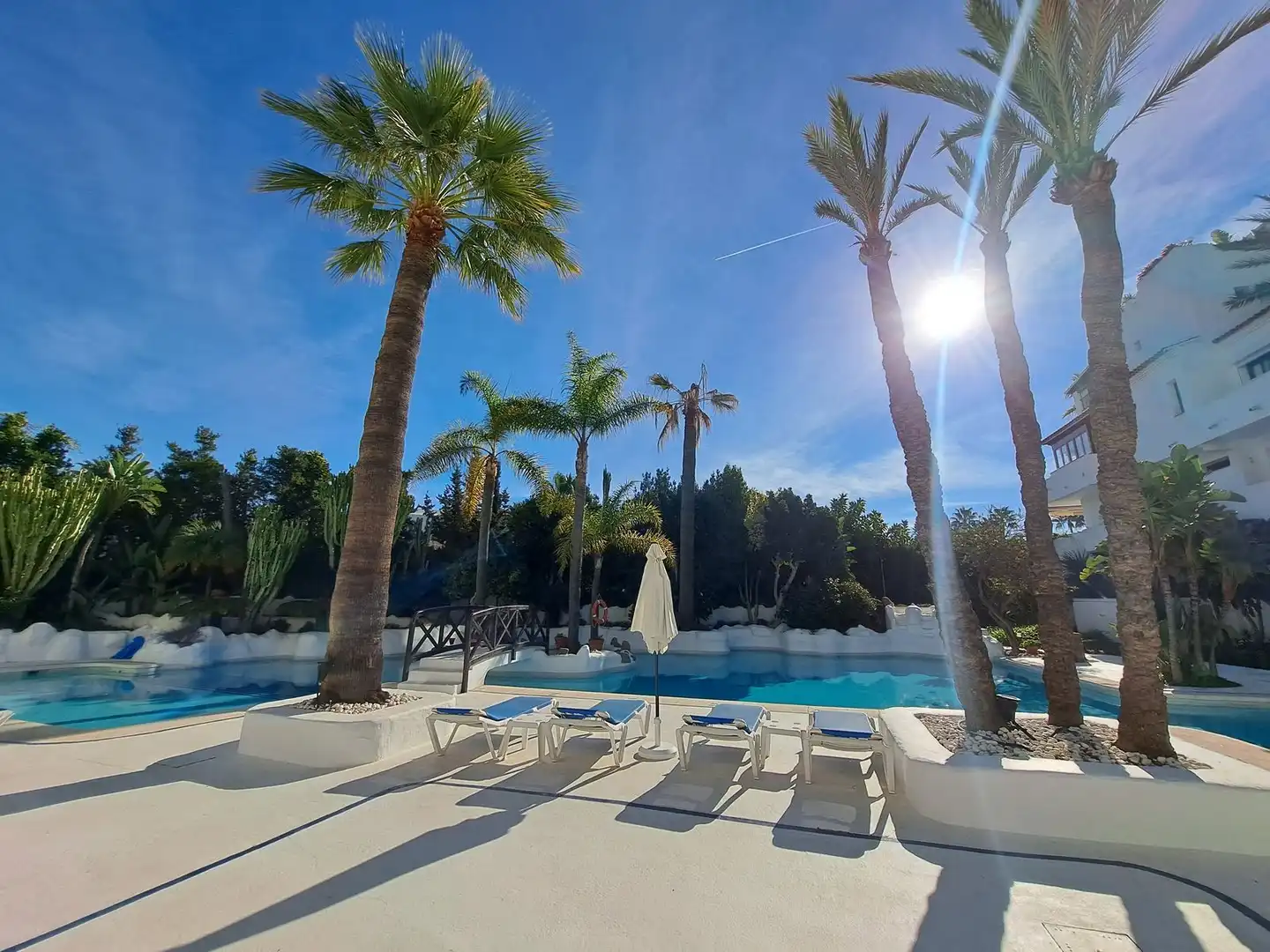 Piscina de Pis en venda en Marbella amb Aire condicionat, Moblat i TV