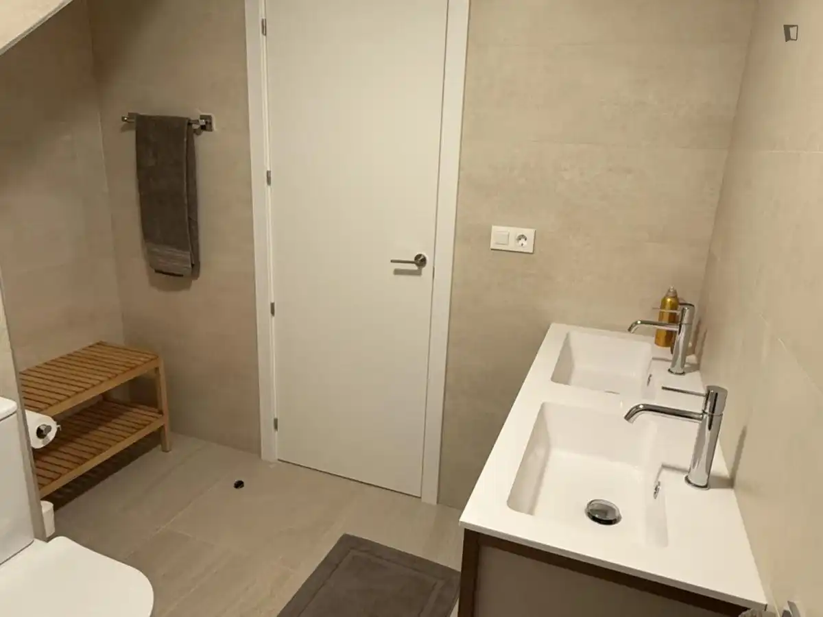 Bany de Apartament de lloguer en Málaga amb Aire condicionat, Calefacció i Moblat