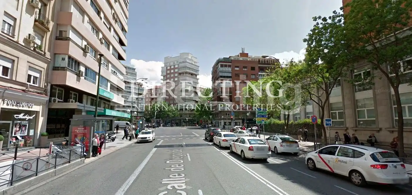 Vista exterior de Piso en venta en Madrid con Calefacción