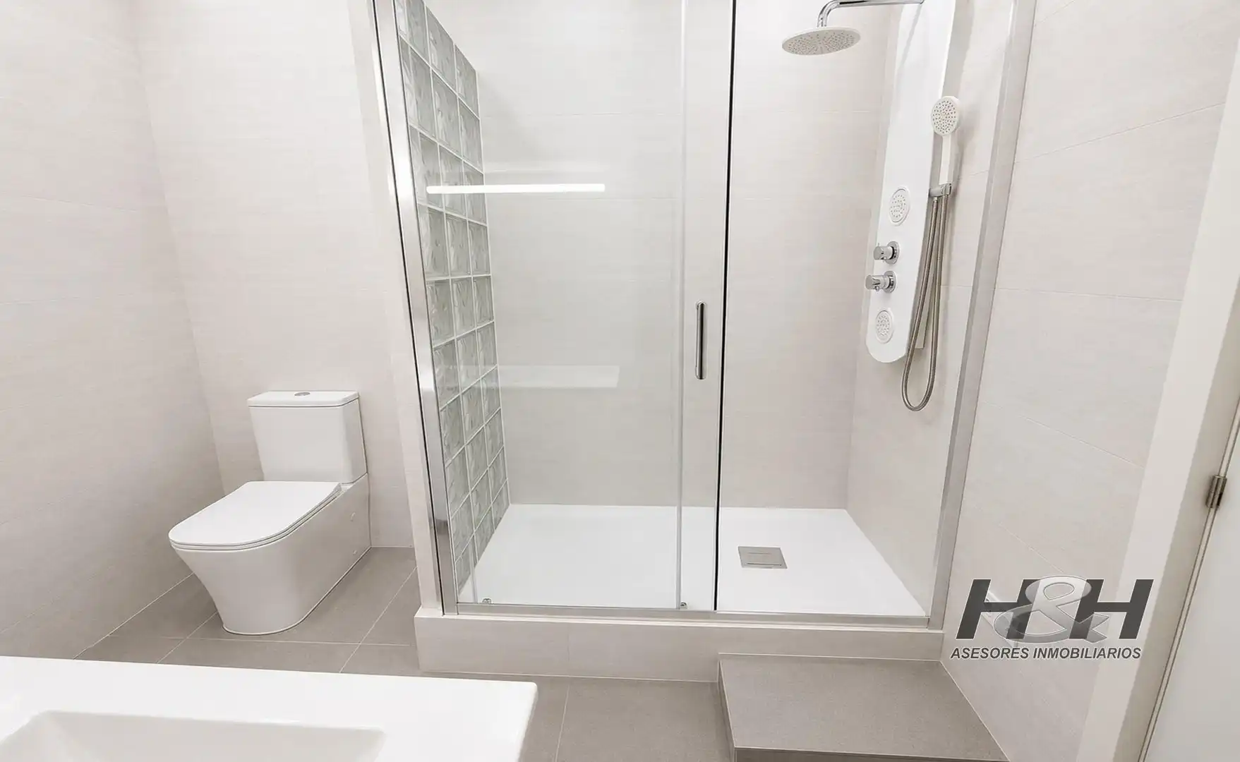 Baño de Ático de alquiler en Burjassot con Terraza, Trastero y Balcón