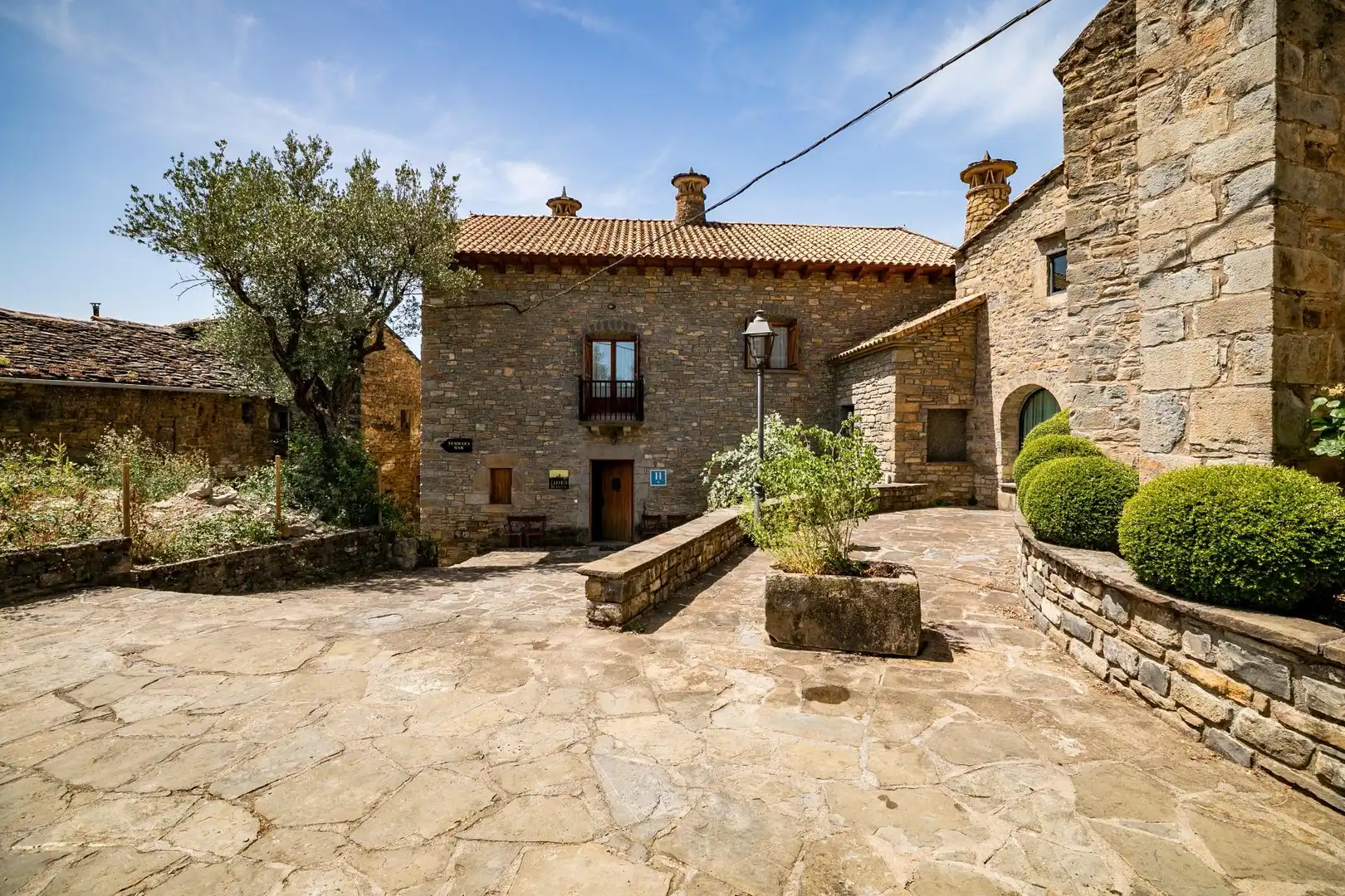 Vista exterior de Casa o xalet en venda en Boltaña amb Calefacció, Terrassa i Moblat