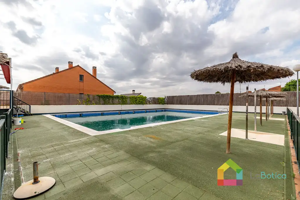 Swimming pool of Detached homes for sale in Toledo  with Air Conditioner, Heating and Terrace
