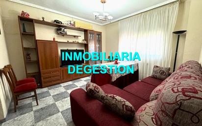 Vista exterior de Casa adosada en venta en Linares con Aire acondicionado, Calefacción y Terraza