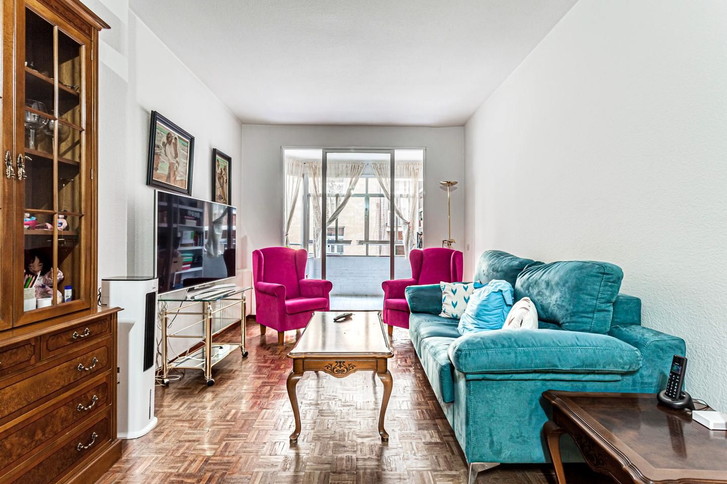 Living room of Flat for sale in  Madrid Capital  with Heating, Parquet flooring and Terrace