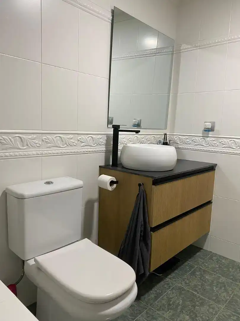 Badezimmer von Wohnung zum Verkauf in Girona Capital mit Balkon
