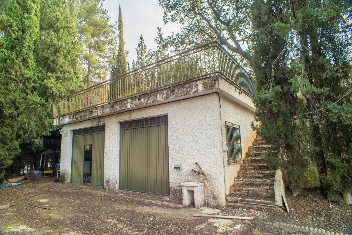 Vista exterior de Casa o xalet en venda en Loja amb Jardí privat, Terrassa i Piscina