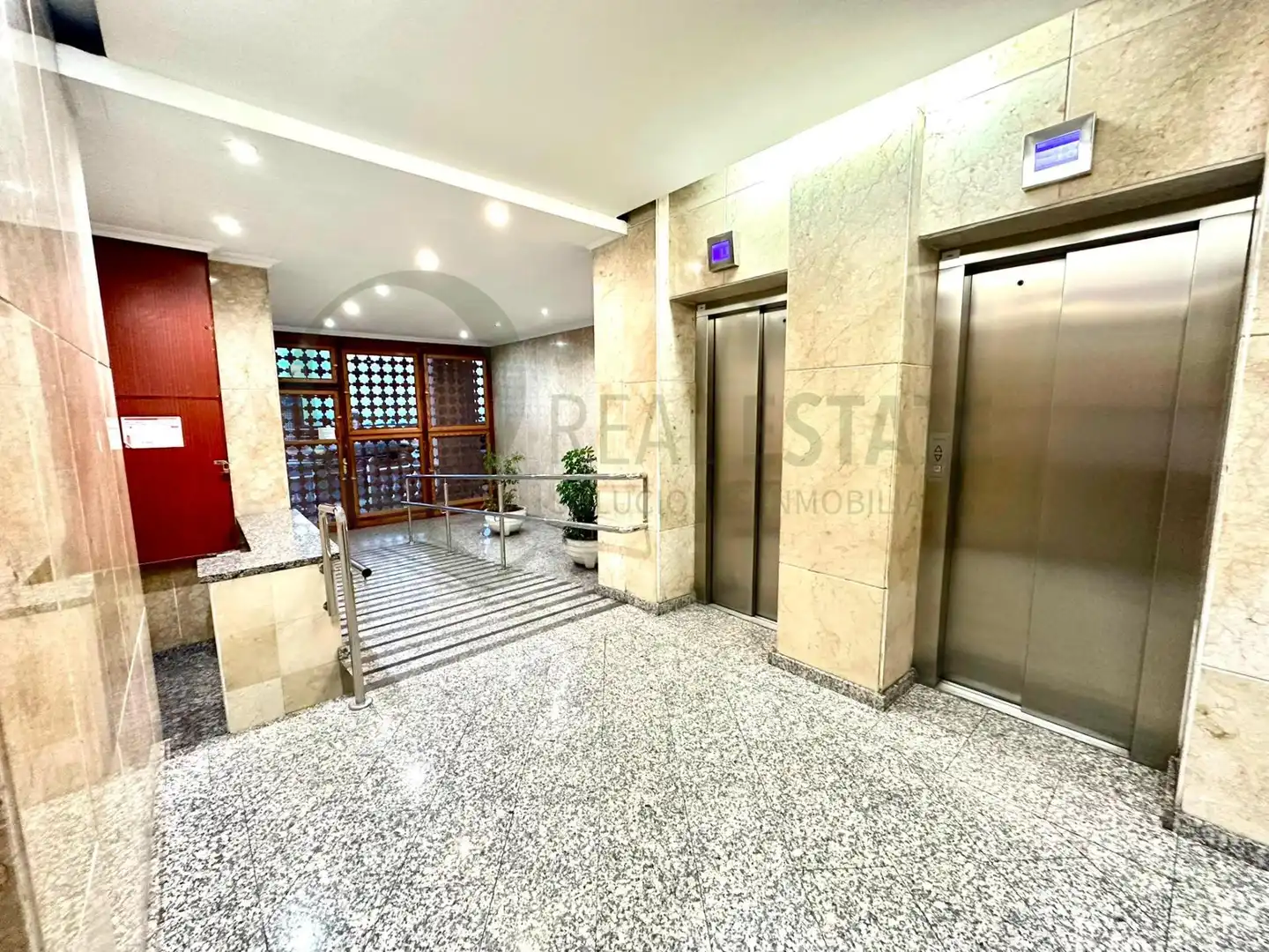 Pis en venda en Alicante / Alacant amb Jardí privat, Terrassa i Balcó