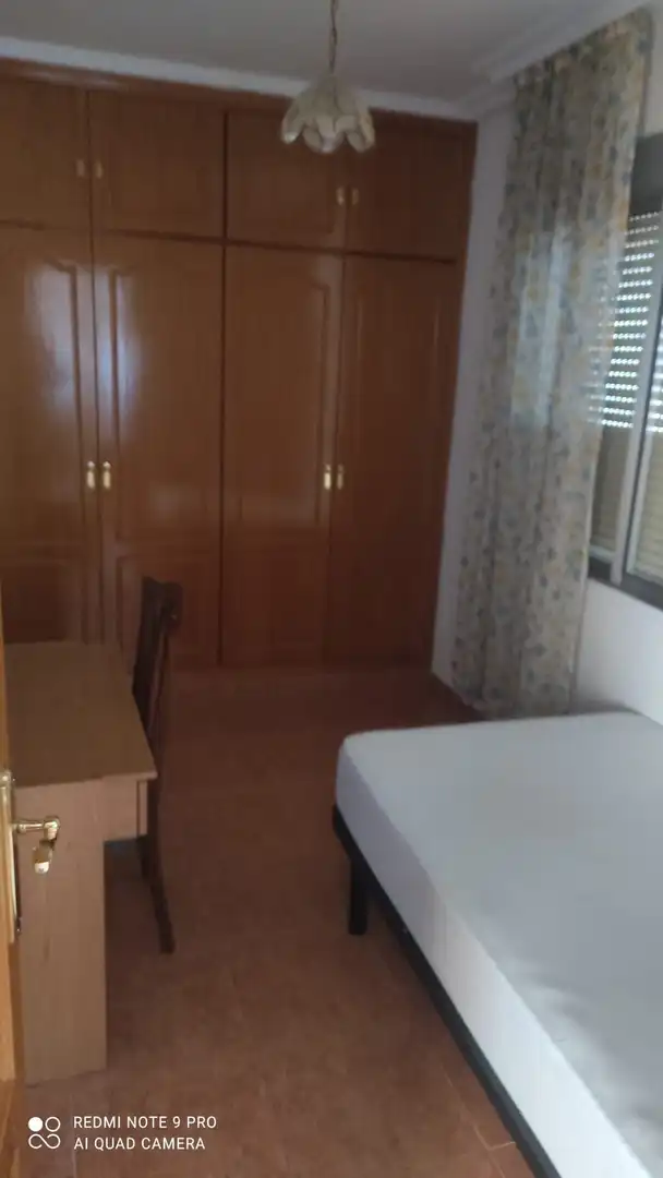 Dormitori de Apartament de lloguer en Cáceres amb Aire condicionat, Calefacció i Moblat