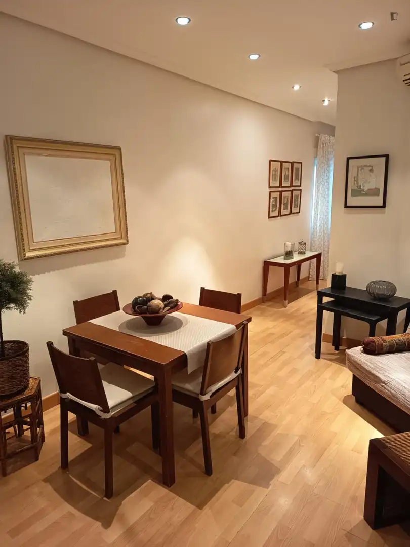 Comedor de Apartamento de alquiler en Madrid con Aire acondicionado, Amueblado y Lavadora