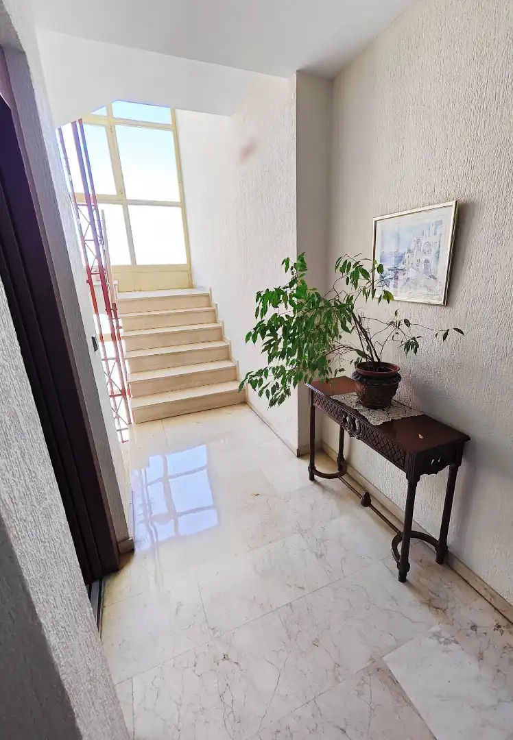 Wohnung zum Verkauf in Sevilla mit Klimaanlage, Terrasse und Gemeinschaftspool