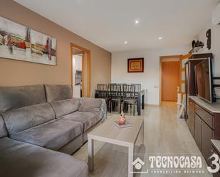 Living room of Flat for sale in Terrassa  with Air Conditioner, Parquet flooring and Furnished