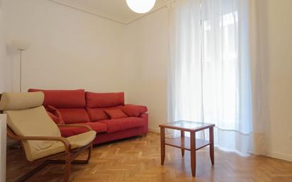 Living room of Flat to rent in  Madrid Capital  with Air Conditioner, Heating and Parquet flooring