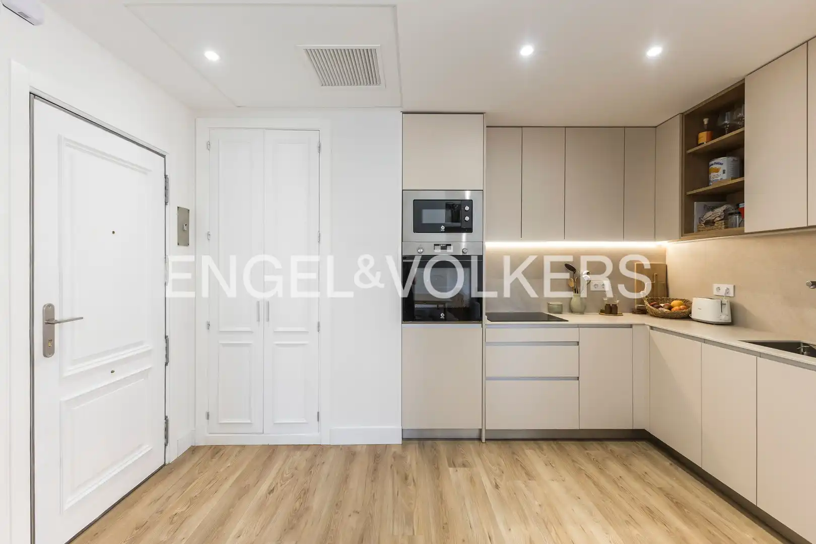 Kitchen of Flat for sale in Madrid  with Air Conditioner, Heating and Swimming Pool
