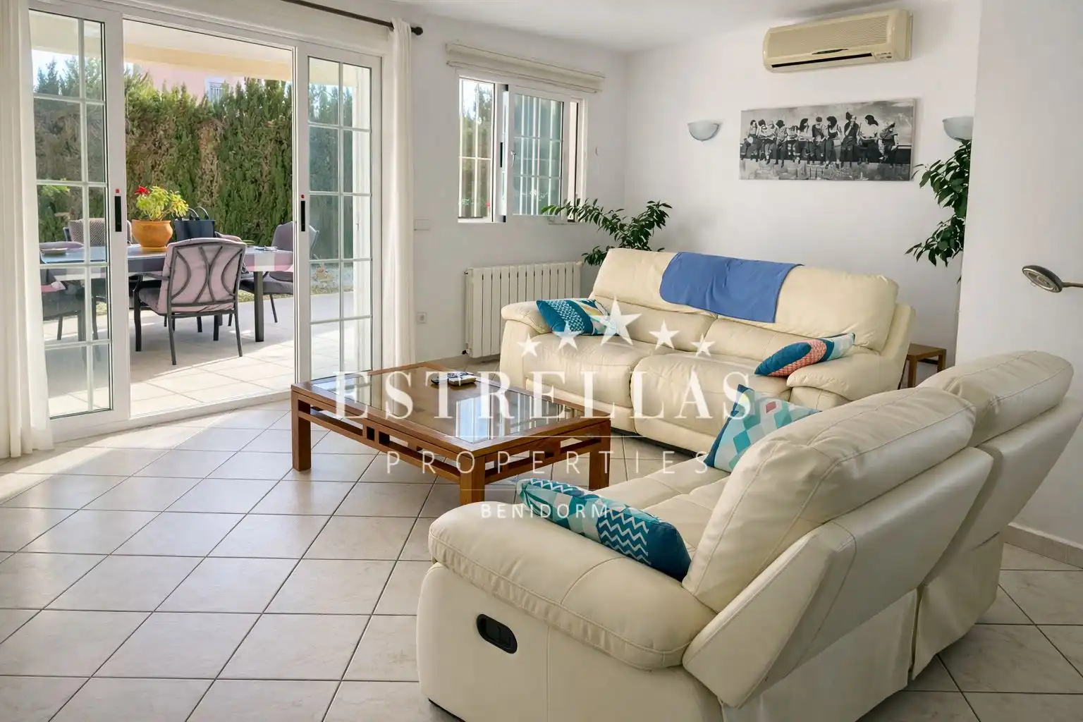 Sala de estar de Casa o chalet en venta en La Nucia con Aire acondicionado, Calefacción y Jardín privado
