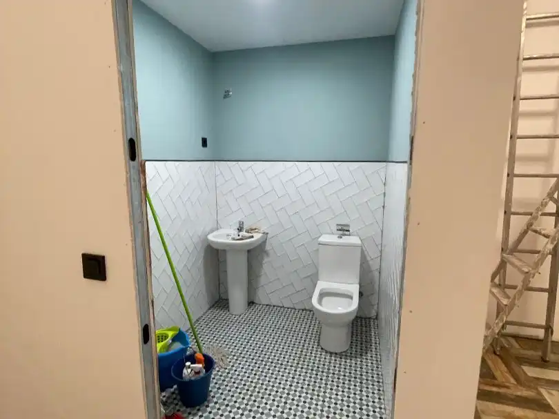 Bathroom of Commercial properties for rent in Alcalá de Guadaira