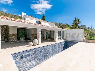 Casa amb piscina en venda a Cómpeta