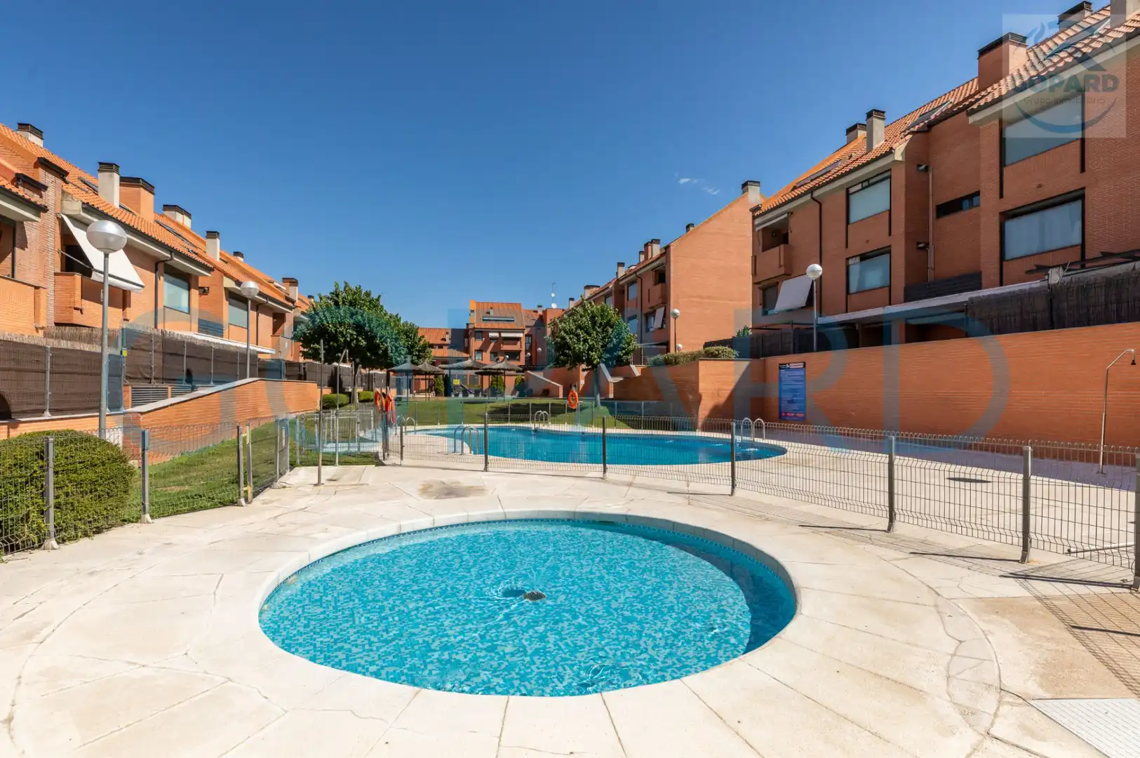 Piscina de Dúplex en venta en Villanueva del Pardillo con Aire acondicionado, Calefacción y Parquet
