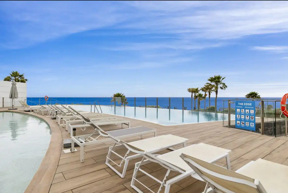 Piscina de Apartament en venda en Estepona amb Aire condicionat, Calefacció i Jardí privat