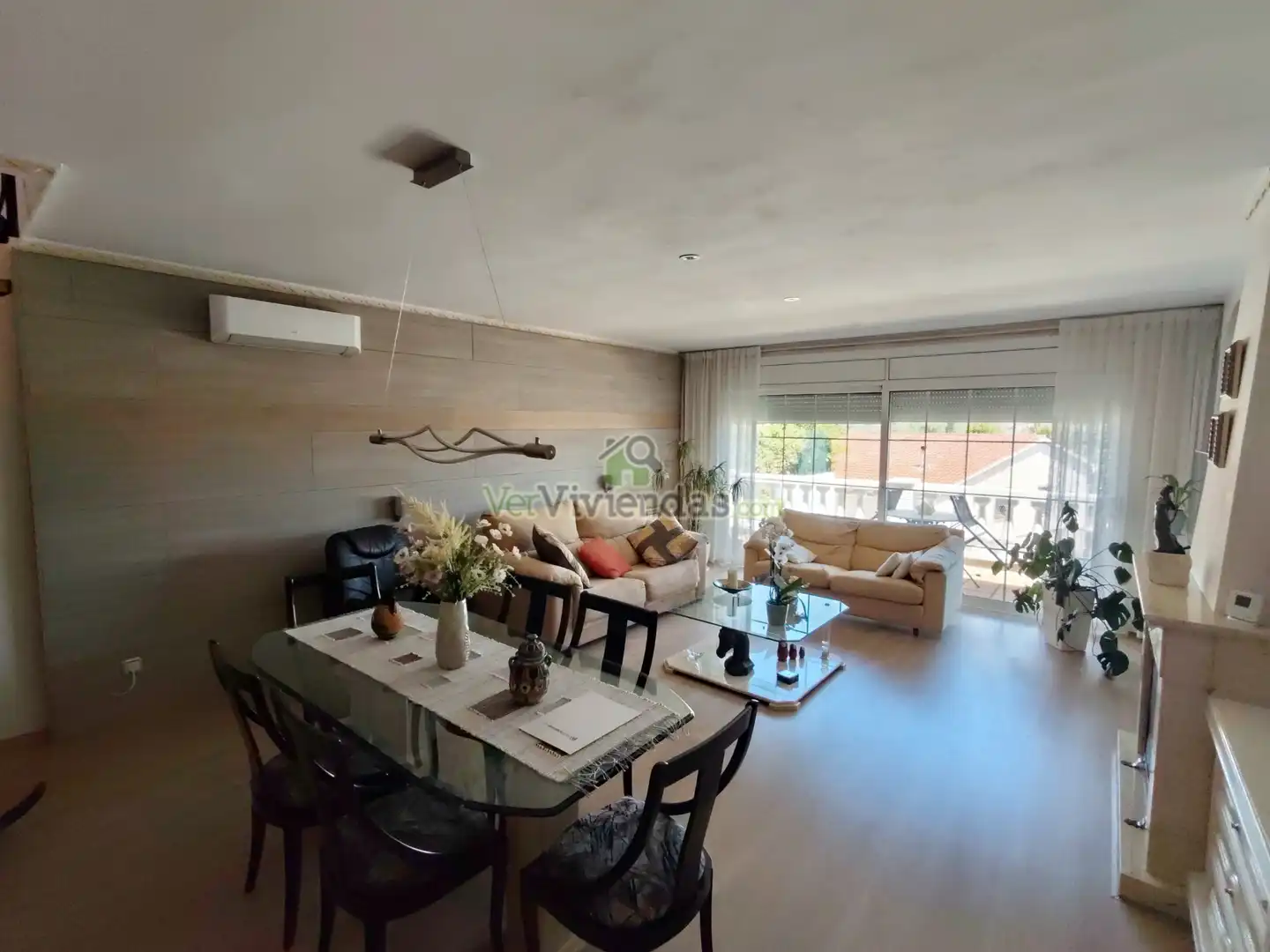 Sala d'estar de Casa o xalet en venda en Esparreguera amb Aire condicionat, Calefacció i Jardí privat