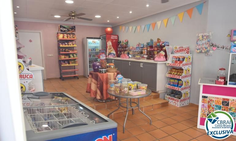 Local en traspaso en Roses con Amueblado