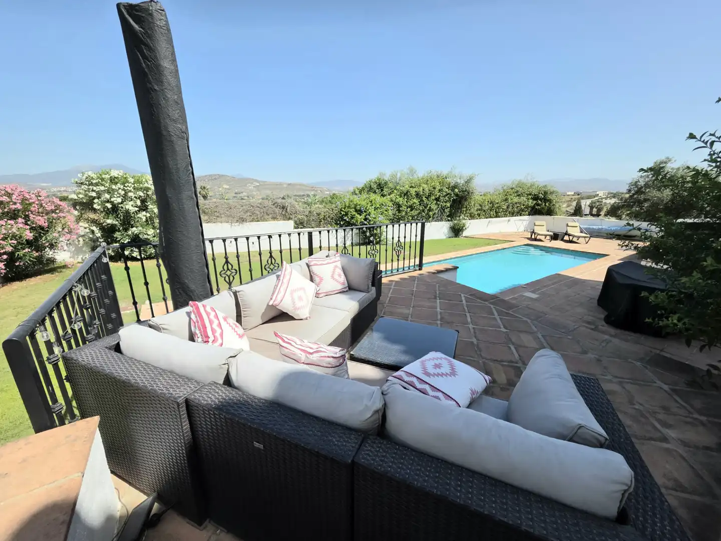 Terrassa de Casa o xalet en venda en Alhaurín El Grande amb Aire condicionat, Jardí privat i Terrassa