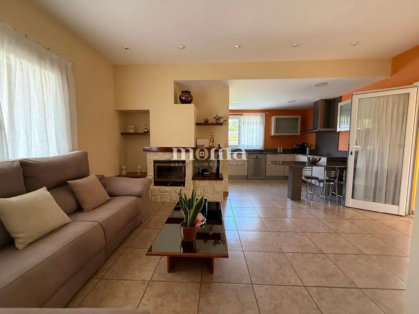 Sala d'estar de Casa o xalet en venda en Montornès del Vallès amb Aire condicionat, Calefacció i Jardí privat